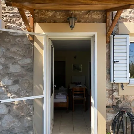 Apartment Lakis Barbajonn's Stone House *