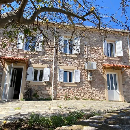 Lakis Barbajonn's Stone House Апартаменты Foutia