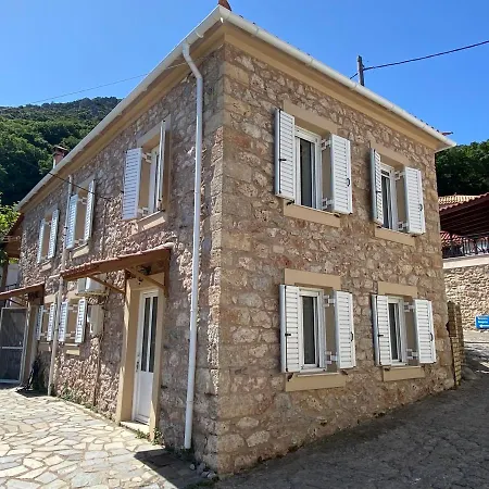 Lakis Barbajonn's Stone House Апартаменты Foutia