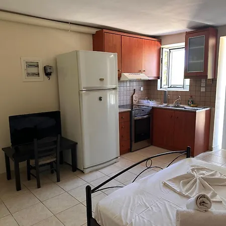 Lakis Barbajonn's Stone House アパート Foútia