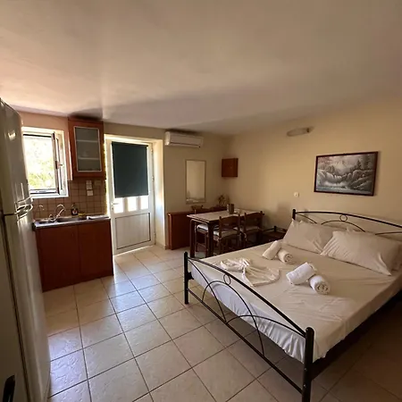 Lakis Barbajonn's Stone House Foutia