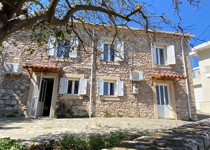 Lakis Barbajonn's Stone House Апартаменты Foutia