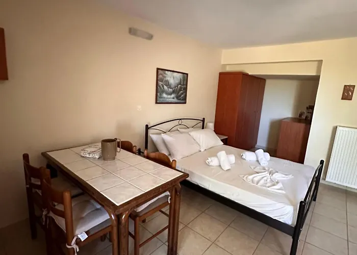 Lakis Barbajonn's Stone House アパート *